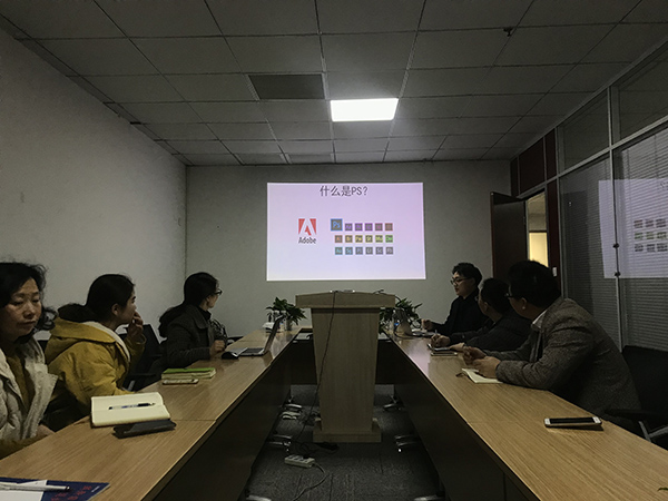 麻豆视频网址下载團隊專心聽課