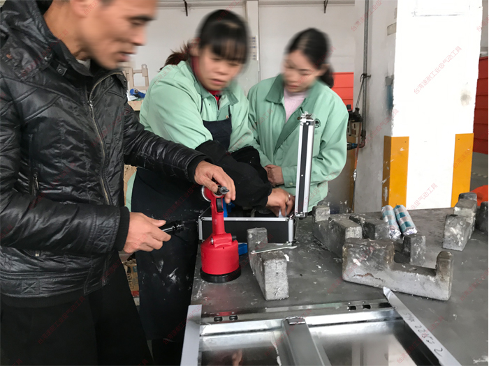 台灣麻豆视频网址下载攜手京都電梯 (2)