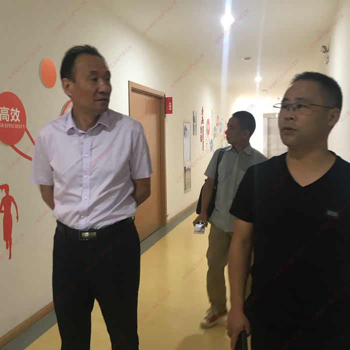 台灣麻豆视频网址下载周新輝董事長帶領參觀